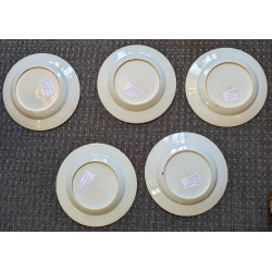 Assiette en porcelaine décor vase