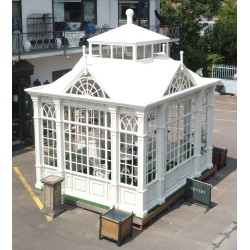 Winter garden made of white-painted galvanised steel