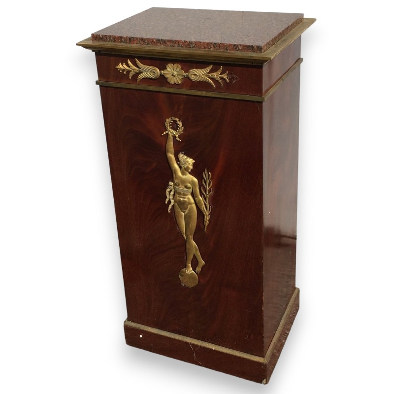 Square Empire-style nightstand with bronze Victory figure by Moinat SA – Antiques and home décor