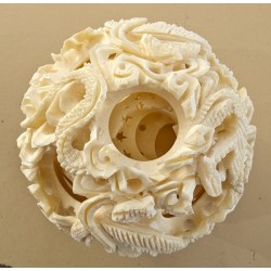 Boule de Canton en ivoire sculpté