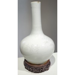  Lampe chinoise en porcelaine blanche sur  Moinat SA  - Antiquités décoration