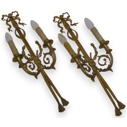  Série de 4 appliques Louis XVI à 2 lumières sur  Moinat SA  - Antiquités décoration