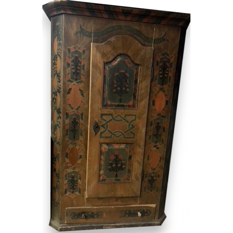 Armoire peinte datée 1818