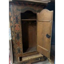 Armoire peinte datée 1818