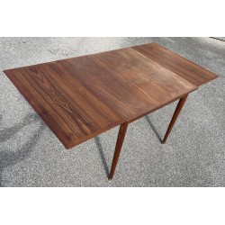 Table carrée danoise