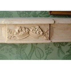  Cheminée en pierre taillée style Louis sur  Moinat SA  - Antiquités décoration