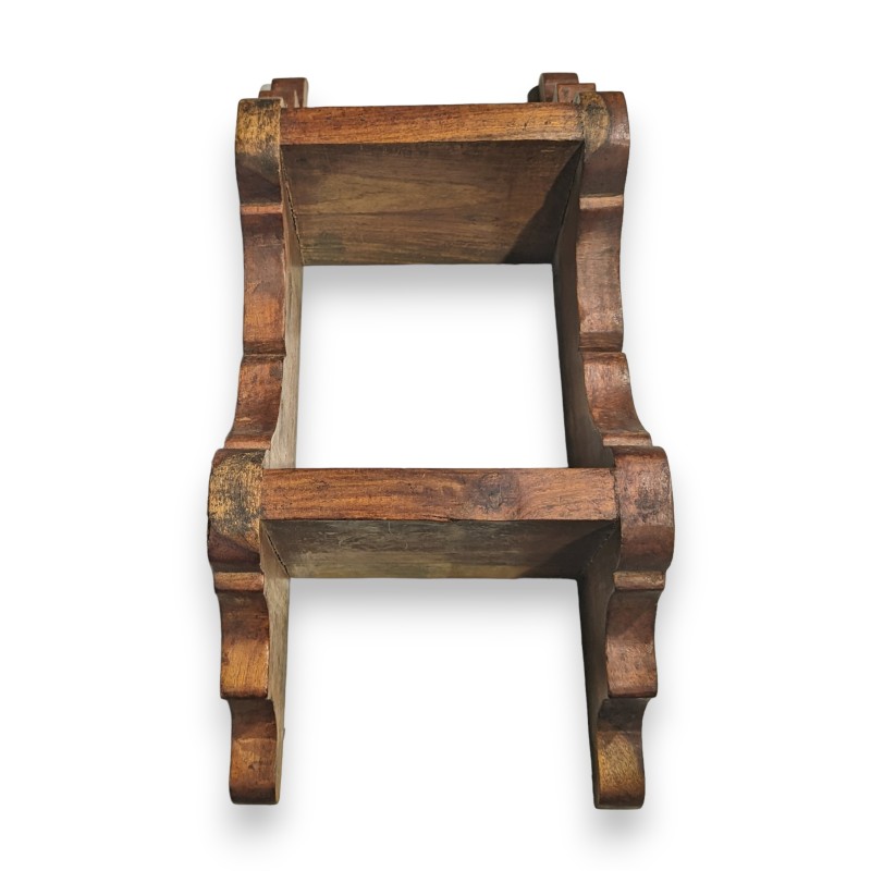 Small wall-mounted shelf