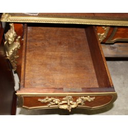  Bureau style Louis XV-Régence, en bois de rose sur  Moinat SA  - Antiquités décoration