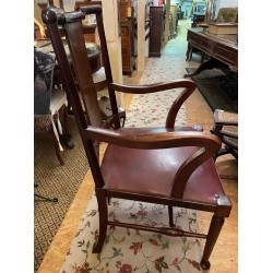 Suite de 6 chaises et 2 fauteuils \"Tabard Inn\"