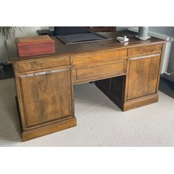 Bureau plat à 8 tiroirs