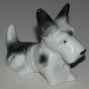 Sculpture Chien couché \"Fox Terrier\", en porcelain
