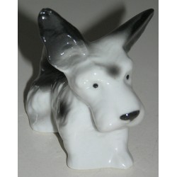 Sculpture Chien couché \"Fox Terrier\", en porcelain