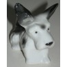 Sculpture Chien couché \"Fox Terrier\", en porcelain