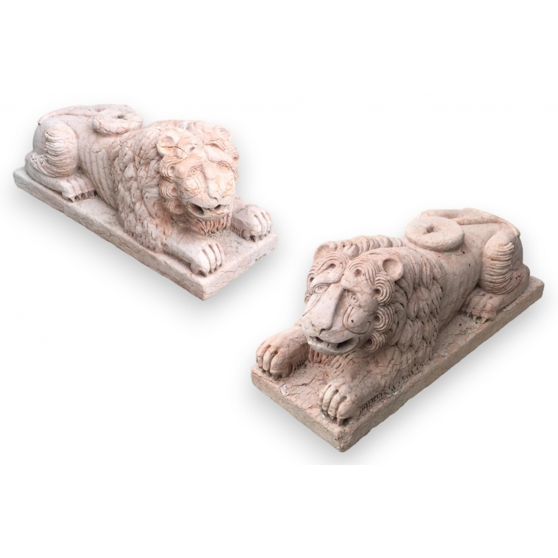 Paire de Lions en marbre rose de Verona