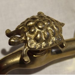 "Turtle" tap in polished brass