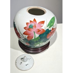 Pot couvert en porcelaine décor Lotus