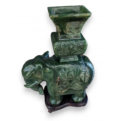 Vase Eléphant en jade