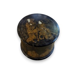 Boite ronde en laque noire et or