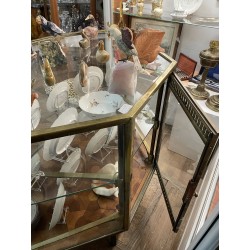  Vitrine de magasin, d'angle, basse. sur  Moinat SA  - Antiquités décoration