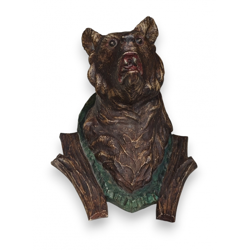 Tête d'ours en bois sculpté peint