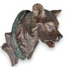Tête d'ours en bois sculpté peint