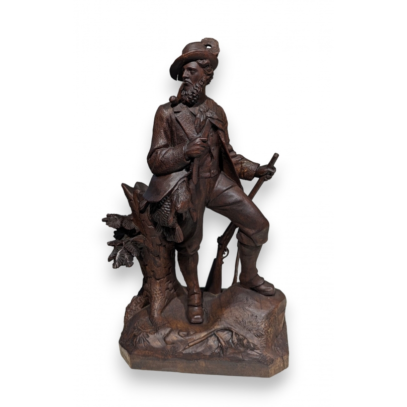 Chasseur en bois sculpté