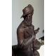 Chasseur en bois sculpté