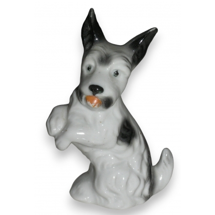 Sculpture "Dog standing on its hind legs" D