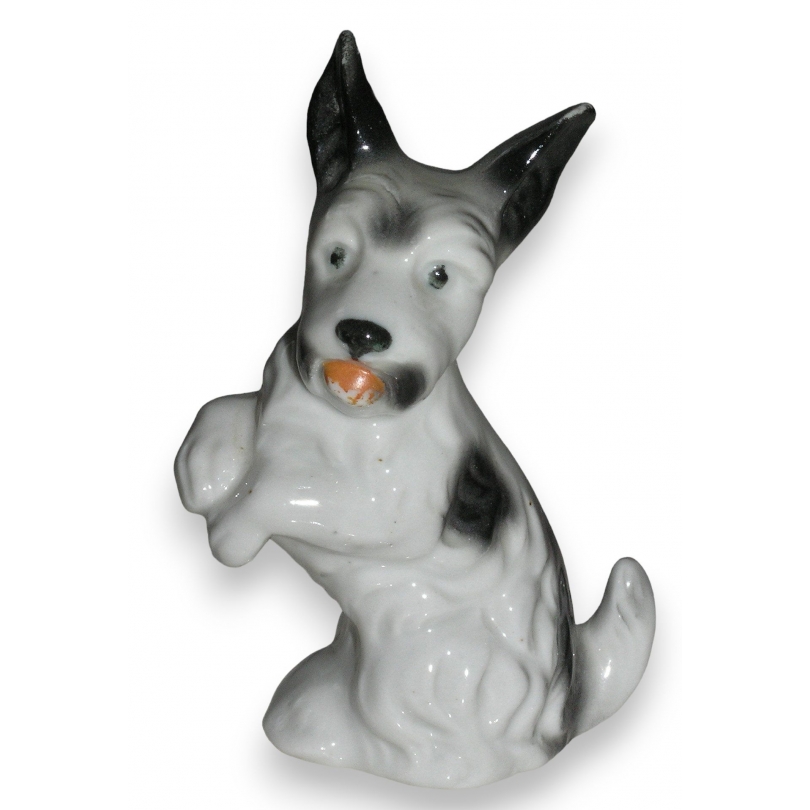 Sculpture-Dog standing on the back legs Of