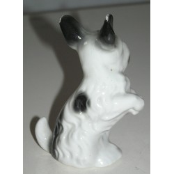 Sculpture \"Chien debout sur les pattes arrière\" D