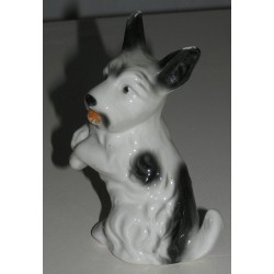 Sculpture \"Chien debout sur les pattes arrière\" D