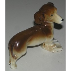 Sculpture Chien \"Basset\", en porcelaine brune.
