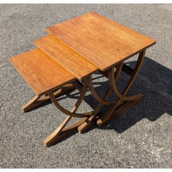 Suite de gigognes par Nathan furniture