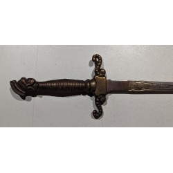 Dagger-shaped letter opener