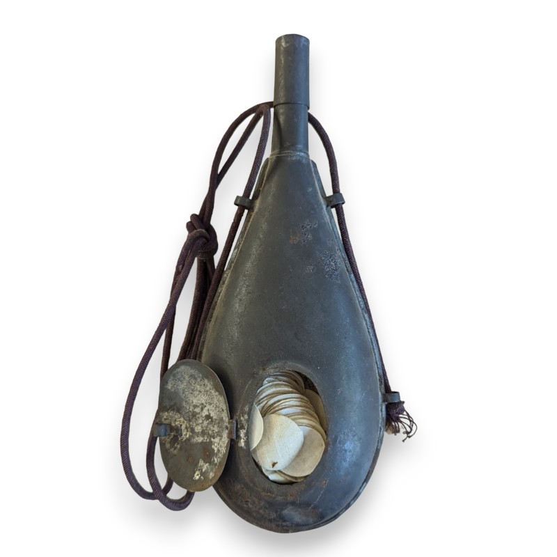Metal powder flask