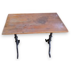 Table de bistro pieds en fonte par G. RENSCH
