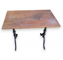 Table de bistro pieds en fonte par G. RENSCH