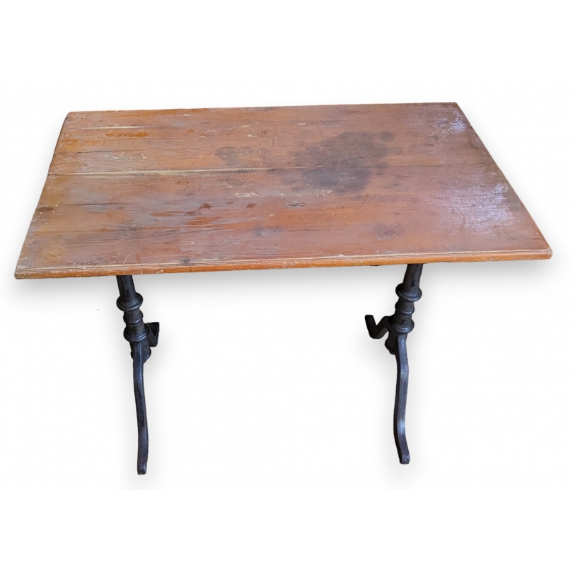 Table de bistro pieds en fonte par G. RENSCH