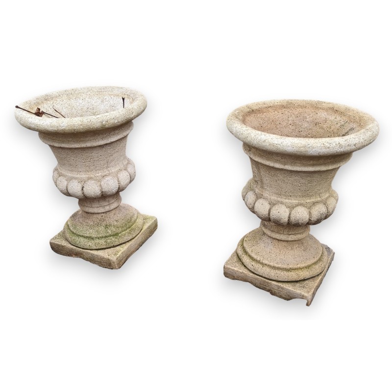 Paire de vases Medicis basses