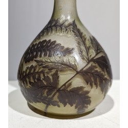Green single-flower vase signed GALLÉ