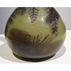 Green single-flower vase signed GALLÉ