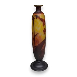 Purple single-flower vase, signed DAUM Nancy