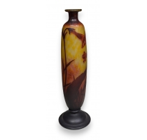 Vase soliflore violet signé DAUM Nancy