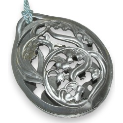 Pendentif ovale pot-pourri \"Muguet\", signé.