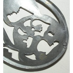 Pendentif ovale pot-pourri \"Muguet\", signé.