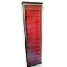 Vitrine noire rouge et dorée, rayons métaliques