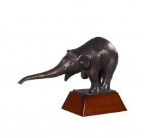Eléphant en bronze sur socle en bois