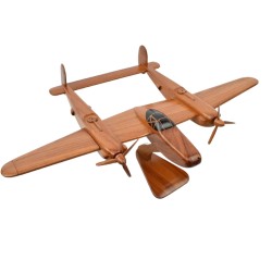 Lockheed P-38 en bois sculpté