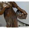 Statue "Petite marchande"