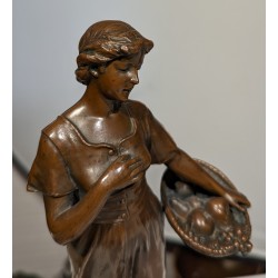 Statue "Petite marchande"